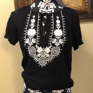 🌟Lucky Brand bohemian embroidered  v-neck rope tie short sleeve cropped top